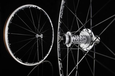 RevolutionSports eu AmericanClassic Mood Road Tubeless Uppercut Black Pair A1 e1733238450882