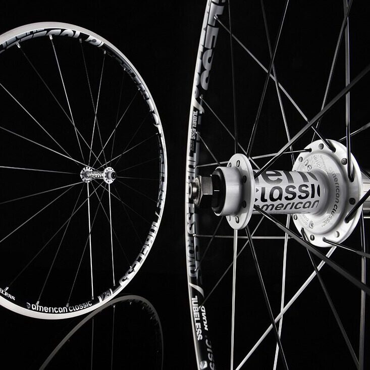 RevolutionSports eu AmericanClassic Mood Road Tubeless Uppercut Black Pair A1 e1733238450882