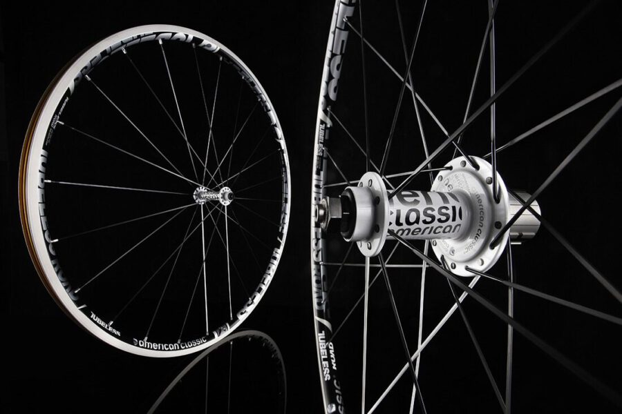 RevolutionSports eu AmericanClassic Mood Road Tubeless Uppercut Black Pair A1 e1733238450882