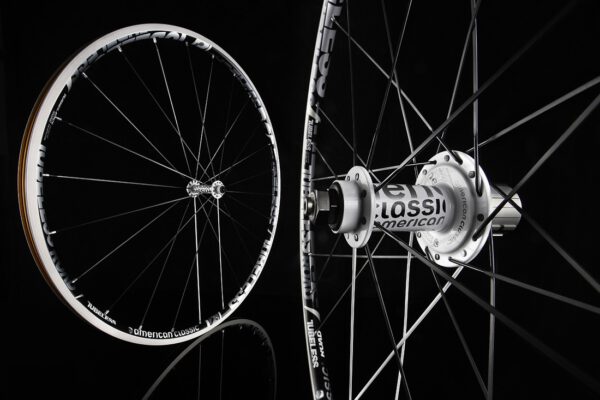 RevolutionSports eu AmericanClassic Mood Road Tubeless Uppercut Black Pair A2