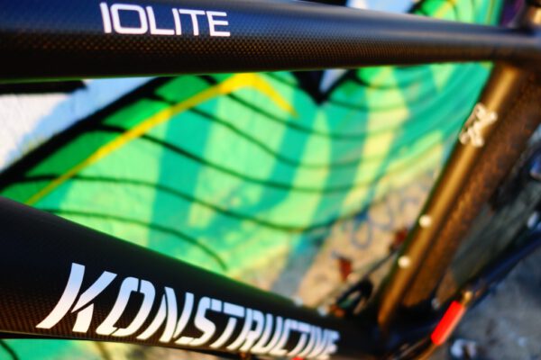 Konstructive Iolite close